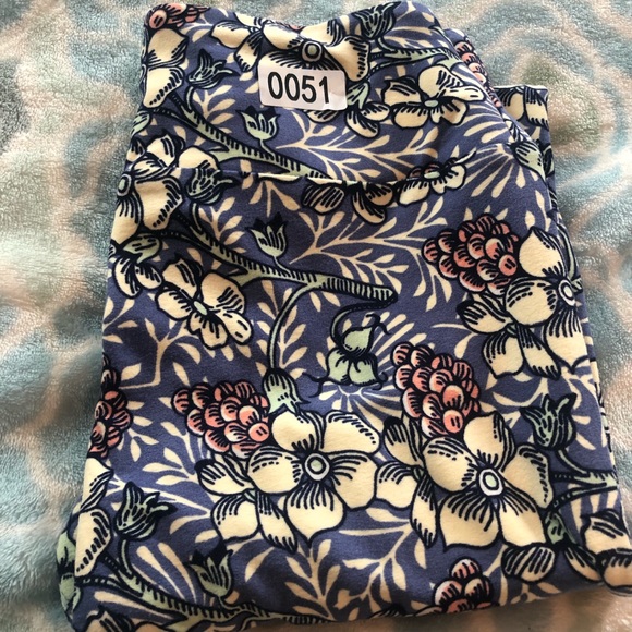 NEW LuLaRoe leggings. Super soft. OS ๐๐ฒ๐๐ฒ - Picture 3 of 4